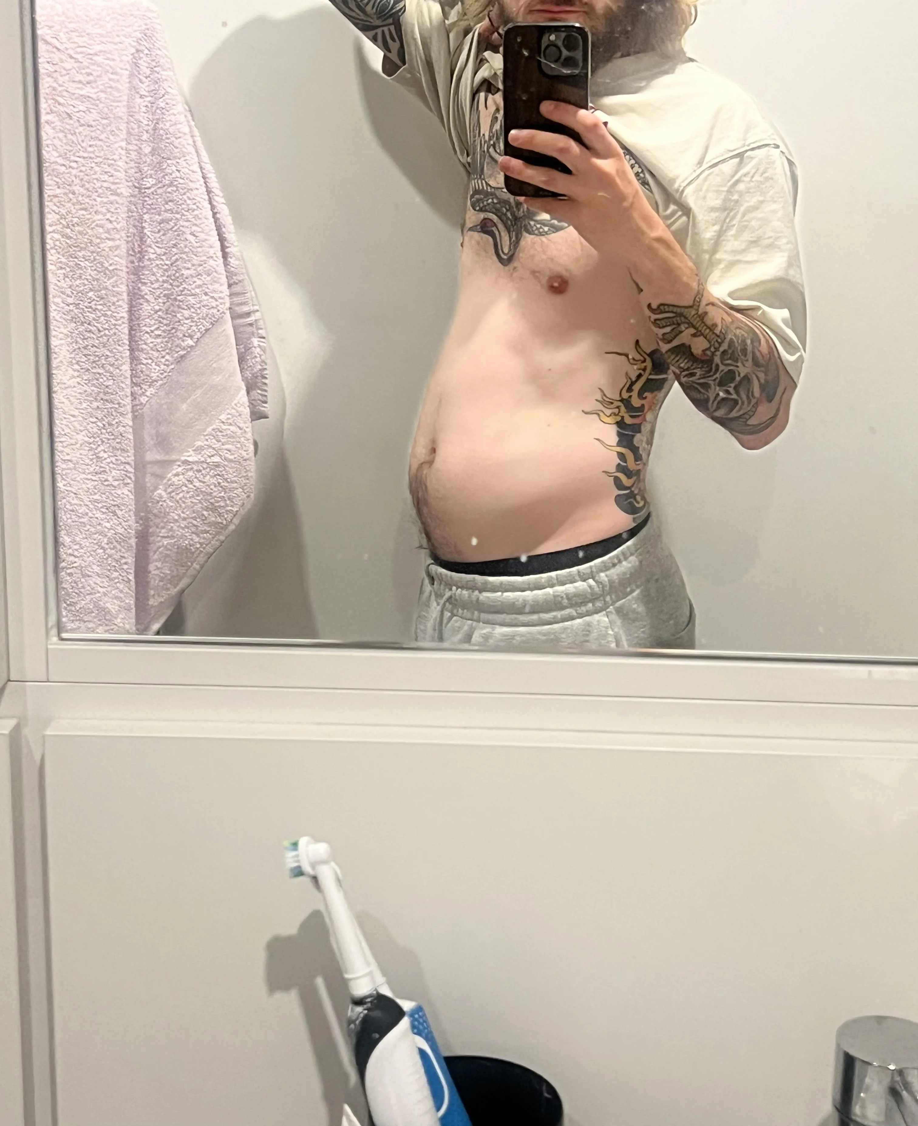 Do you like my full tummy? 🫃