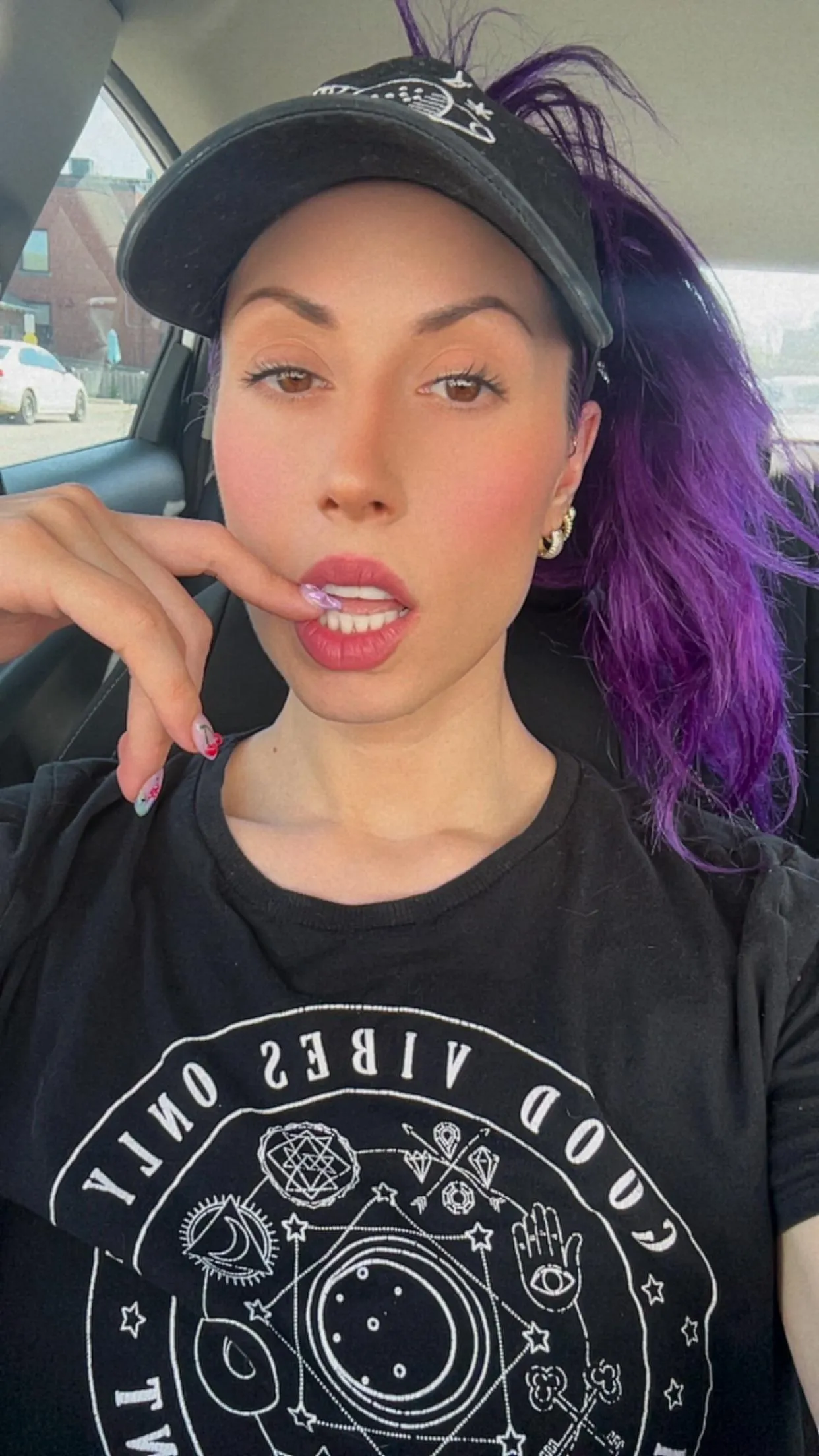 Don’t be fooled, I have a sharp tongue and a sweet laugh. Now be a mess for me loser Don’t be fooled, I have a sharp tongue and a sweet laugh. Now be a mess for me loser