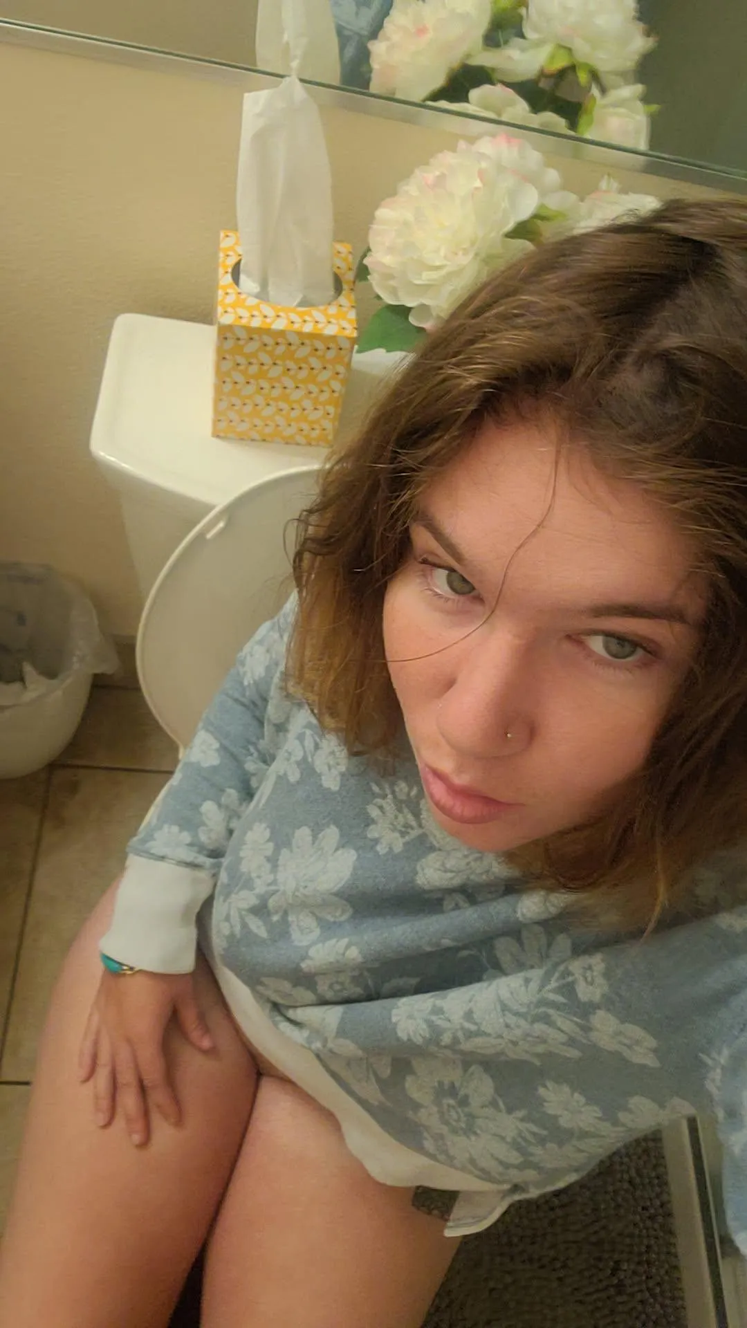 Face fuck me while I pee