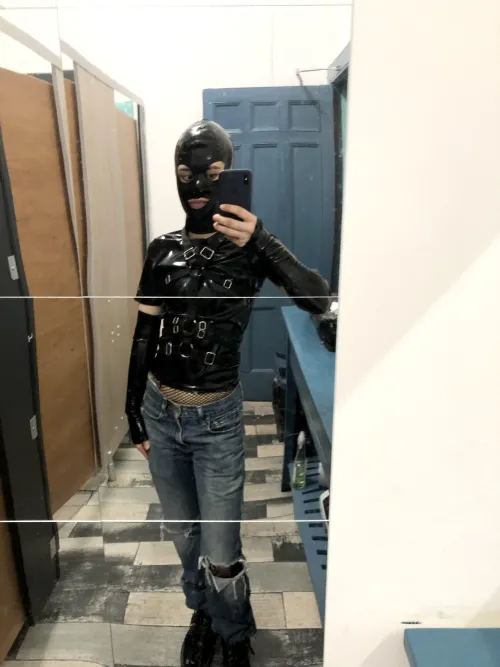 harness, latex, fishnets and denim 💙