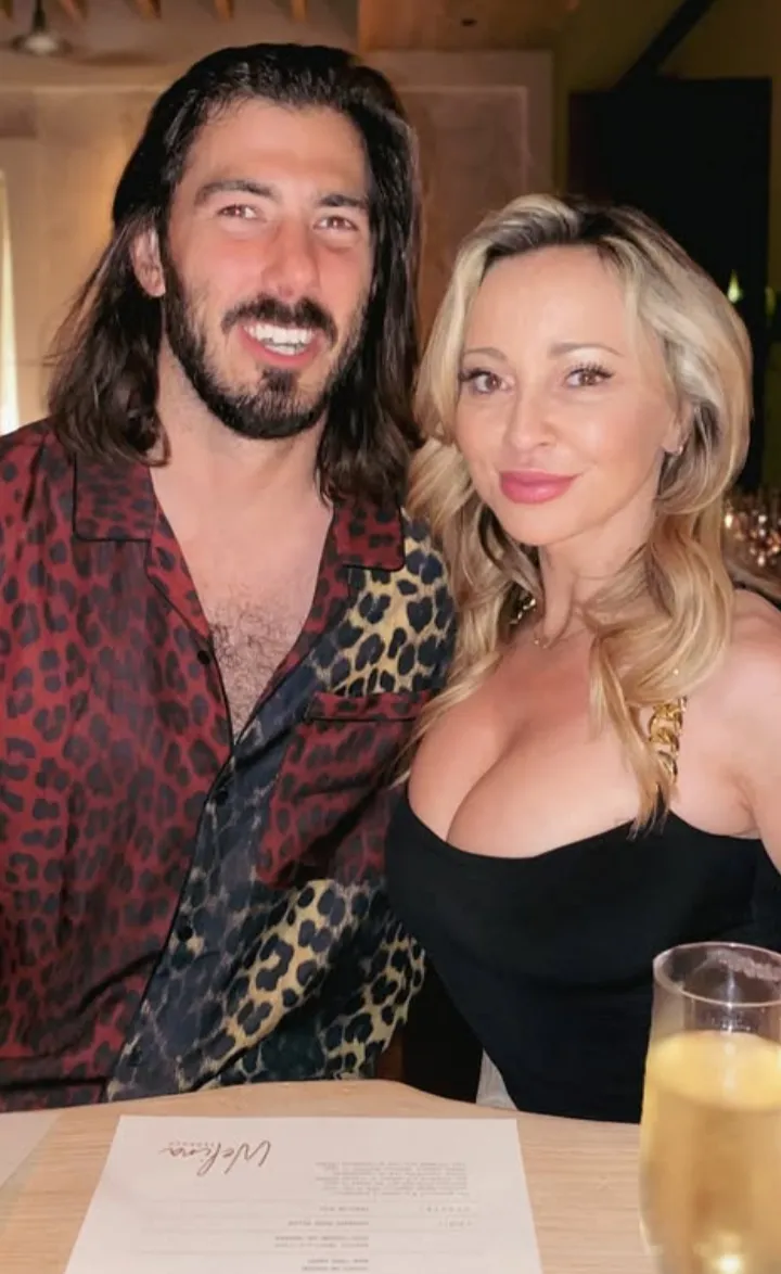 How bad do you think Willie wants to fuck Tara? Must be really hard to hide his erection!