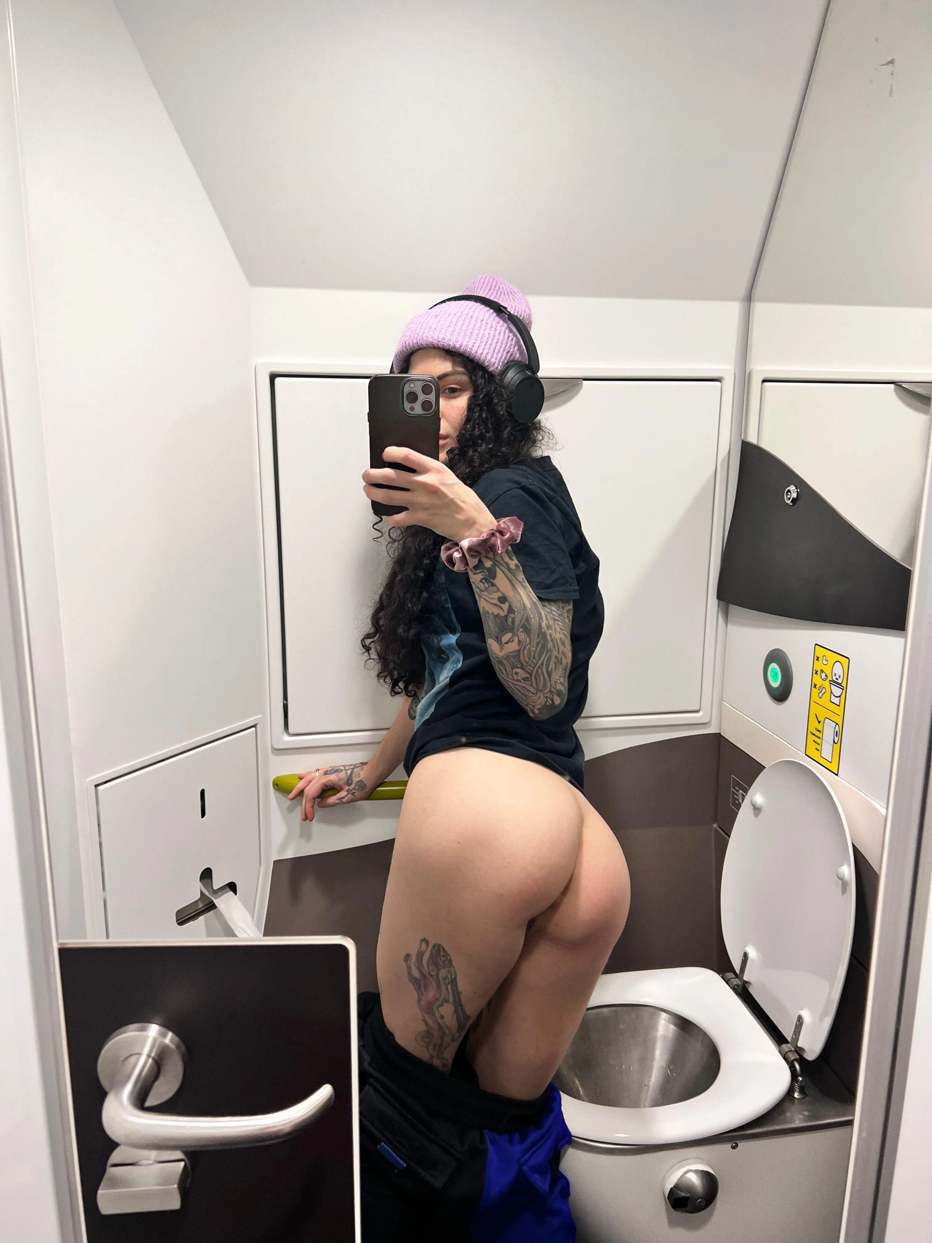 If I don't take nudes in the bathroom did I even fly?