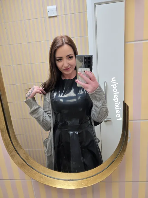 If I was the new girl at work, would you give me a tour around the office?