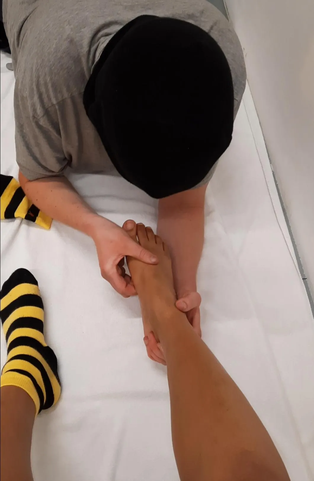 Monthly foot worship sessions? 🦶🏽🦶🏽🥰