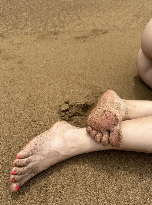 Petits petons pleins de sable