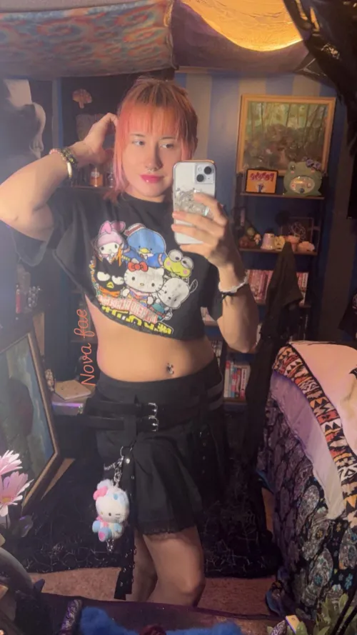 Short girls in crop tops?