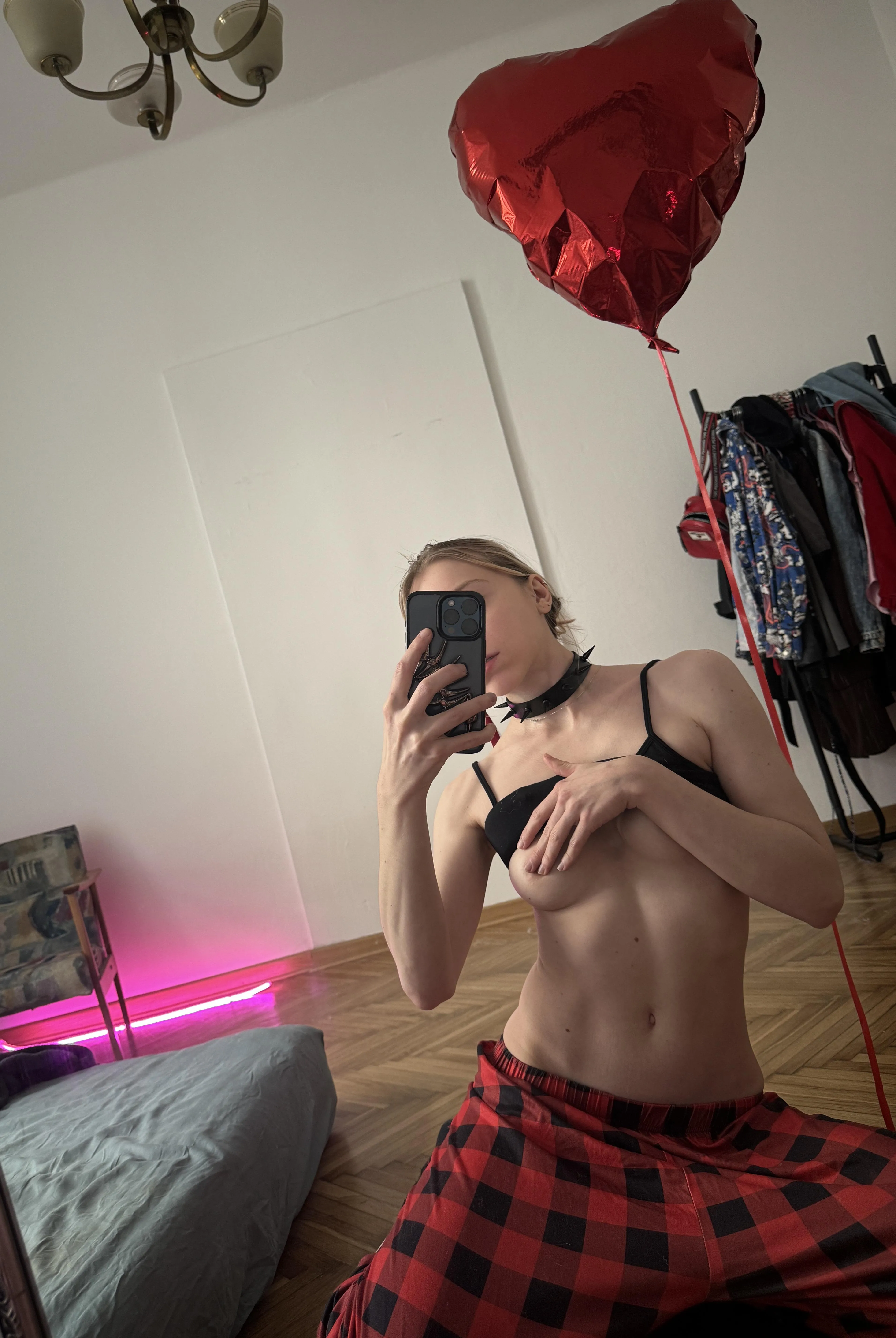 Upvote and comment to see more without hand 💋🤭