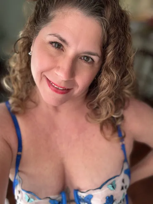 I'm 50 - tell me our age gap if you would eat my grandma pussy