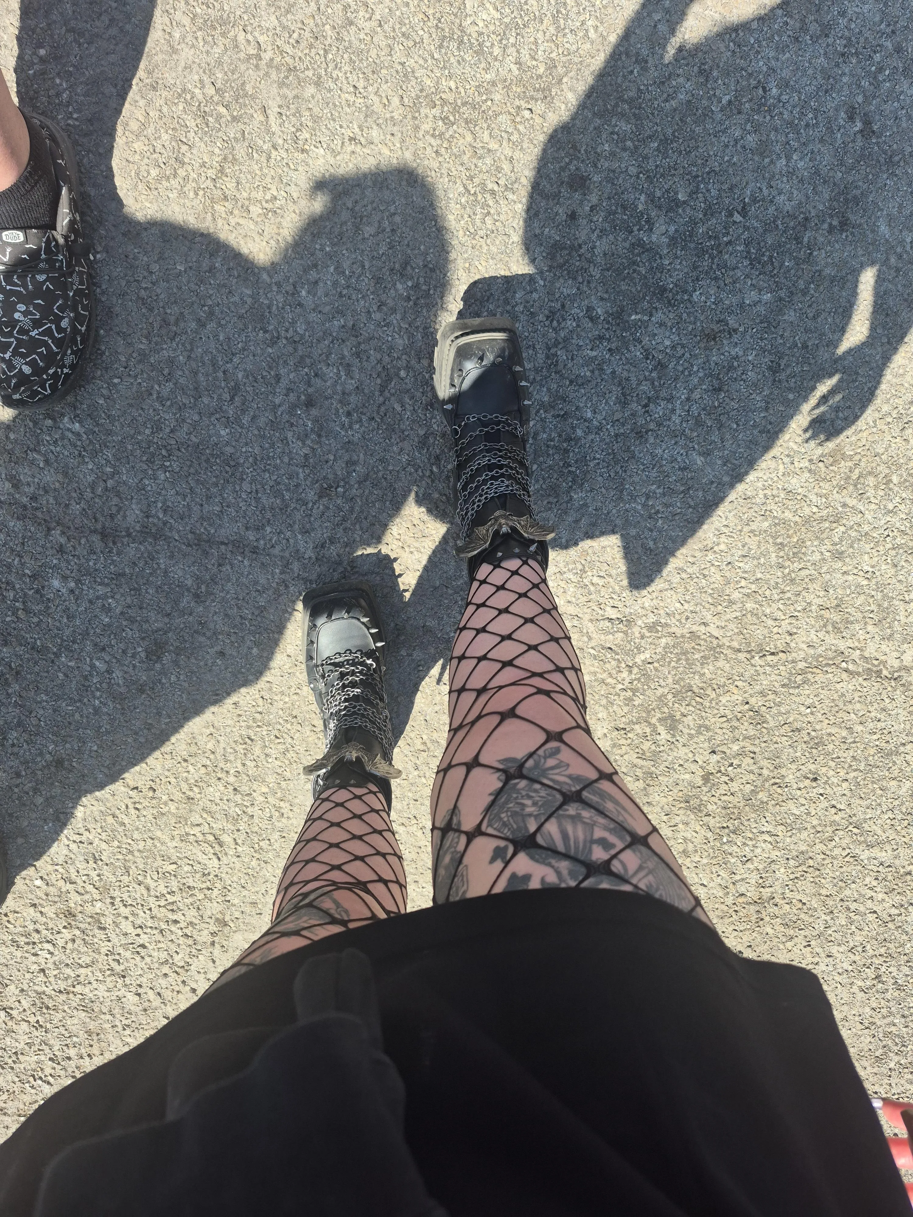 Let Momma step on you with her dirty Demonias 👣🦇