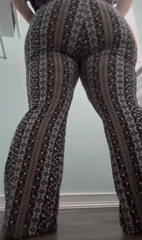 Make him watch while you pull my pants down and fill me 😩