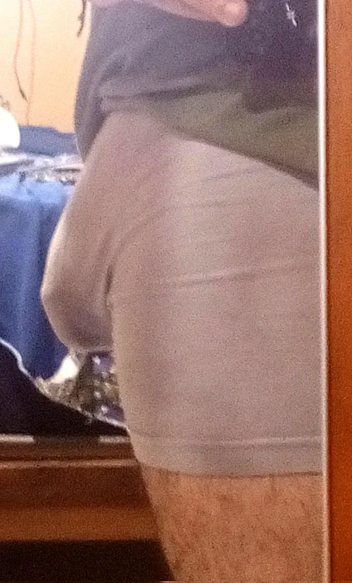 (20) Some side bulge for ya (why i prefer to use baggier pants)