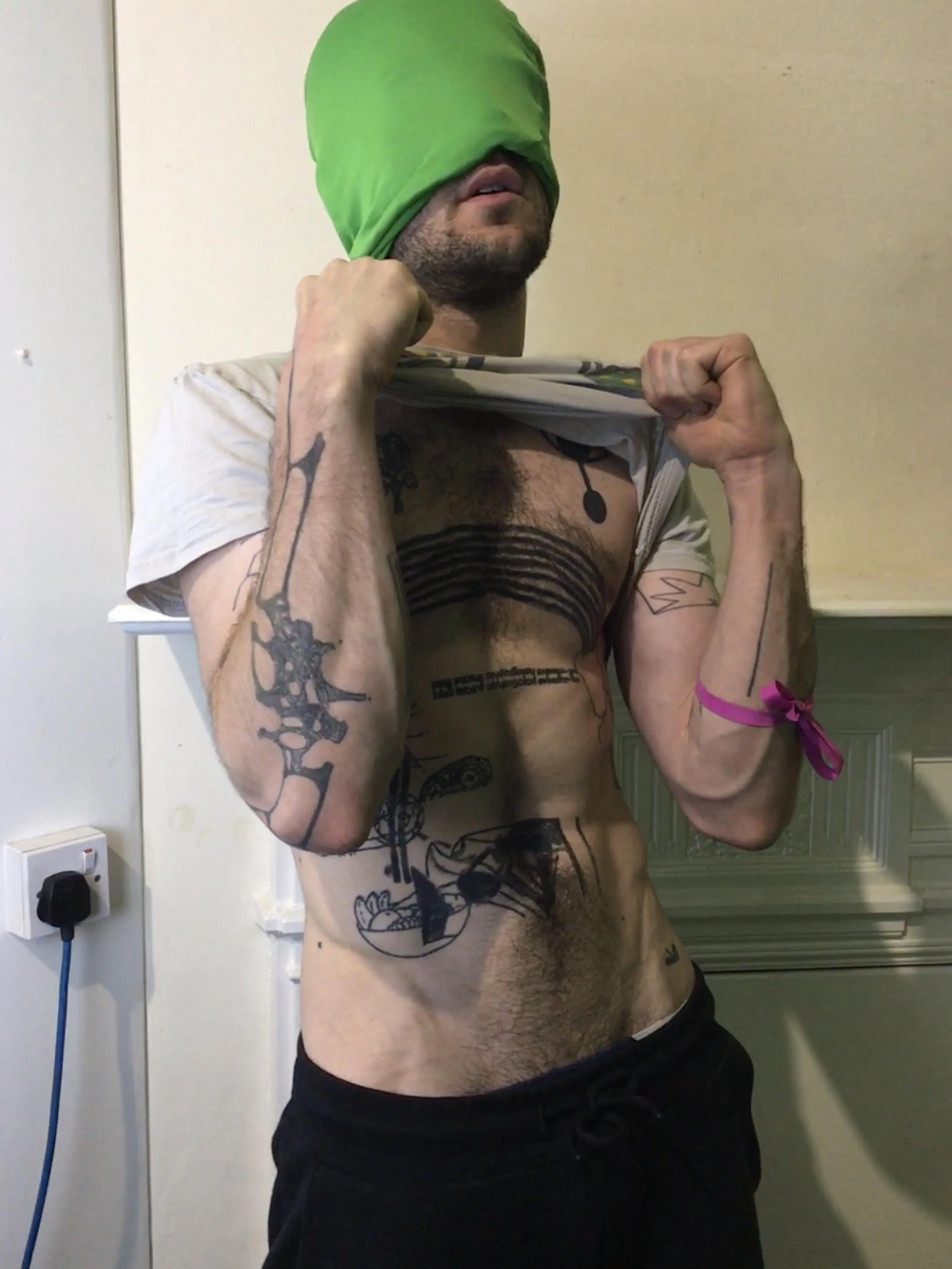 A SFW happy trail for you today 😘xx