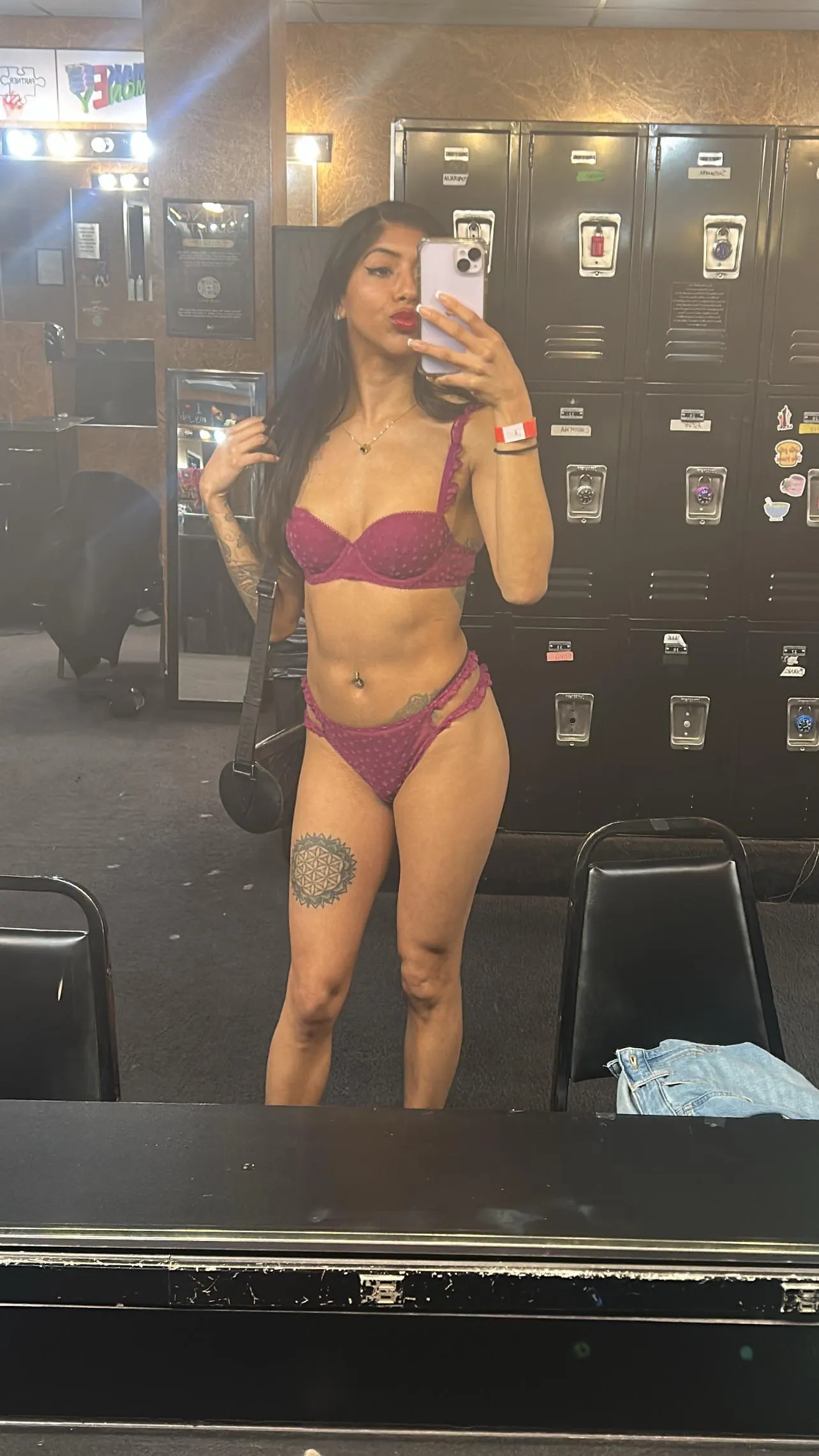 Another day shaking ass at work 😘😍❤️