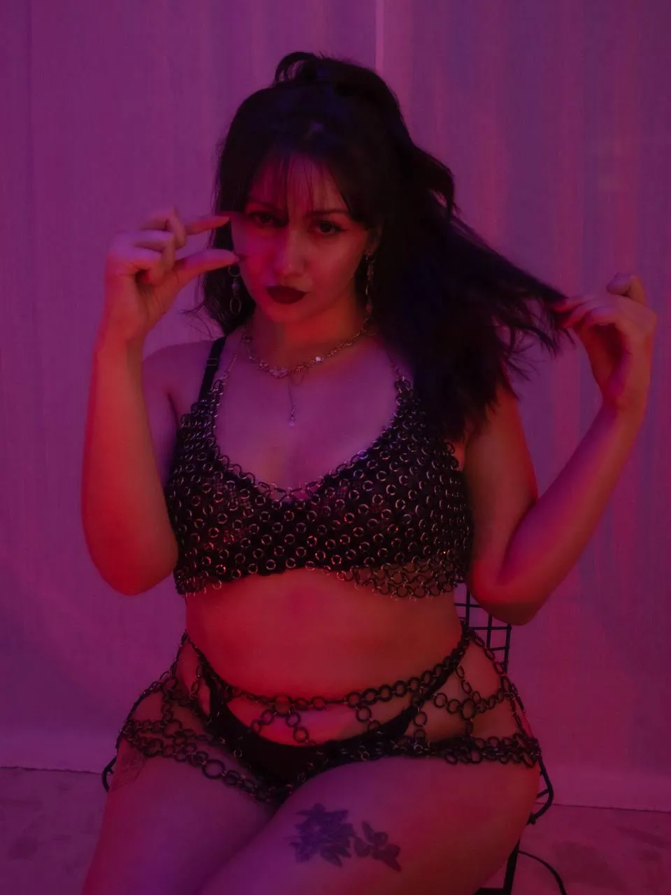 arrow up if seeing my face next to your pathetic size made it even smaller