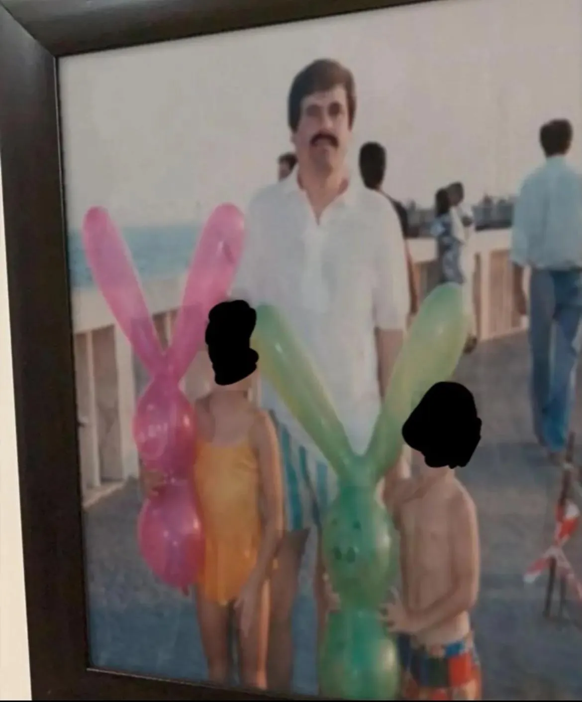 El Chapo’s family photo without watermarks. Joaquin Archivaldo Guzman Loera with children by his legal wife Maria Alejandrina Salazar Hernandez.
