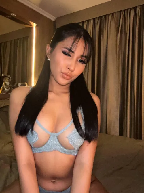 feel so neat wearing blue