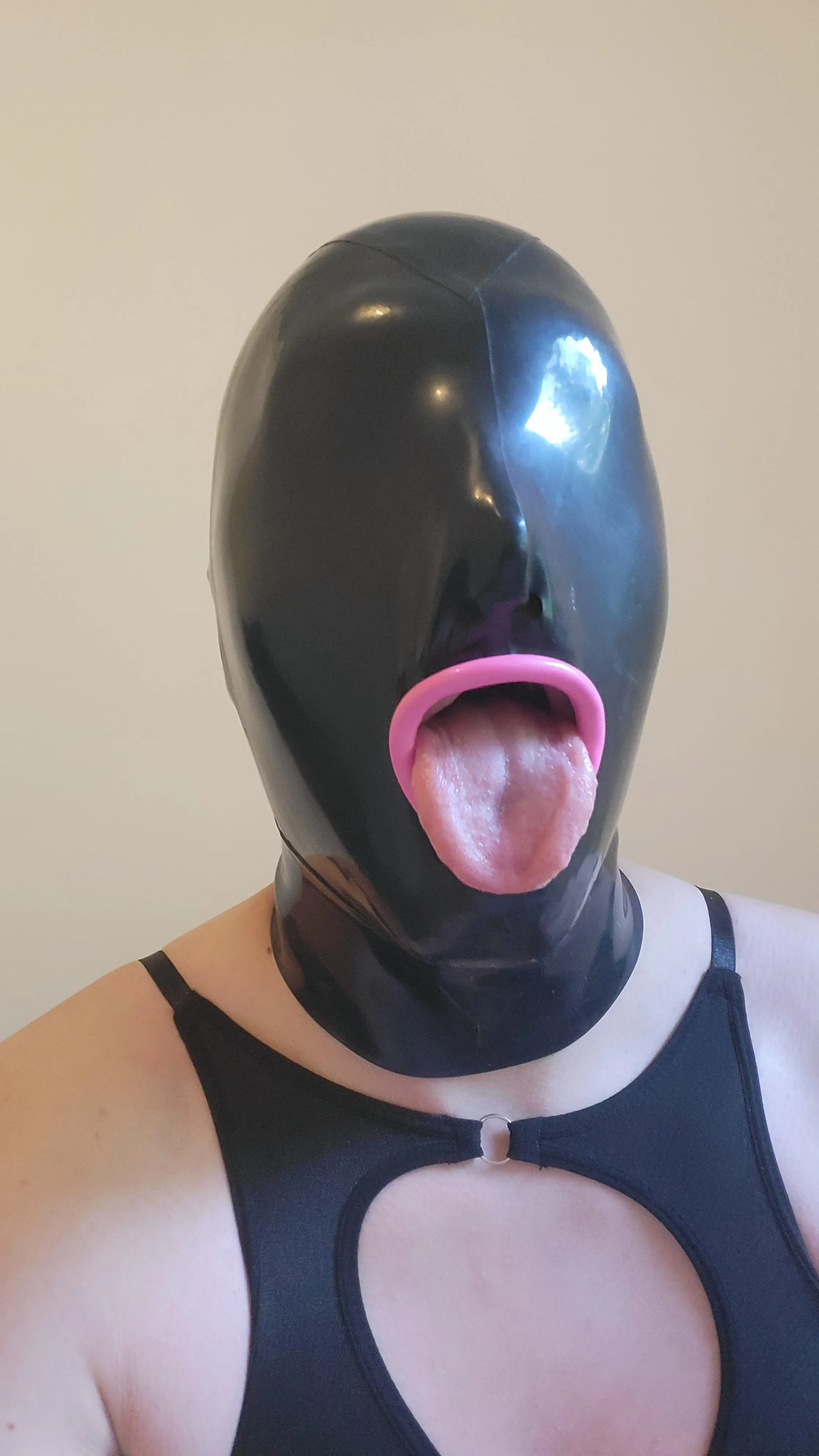First time posting my face in latex, does it look good ?