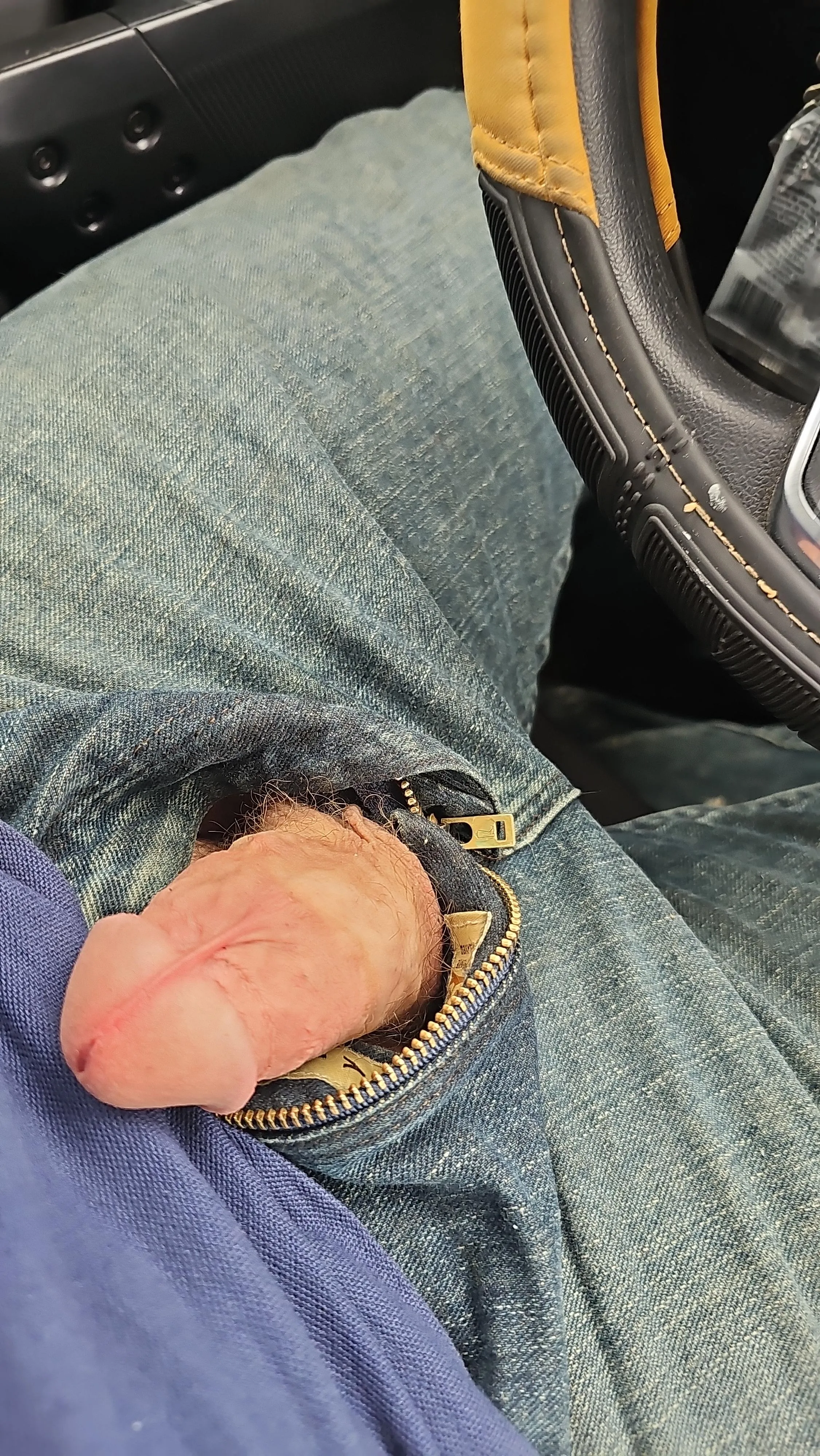 Get me hard? I need head between bismark and beach...