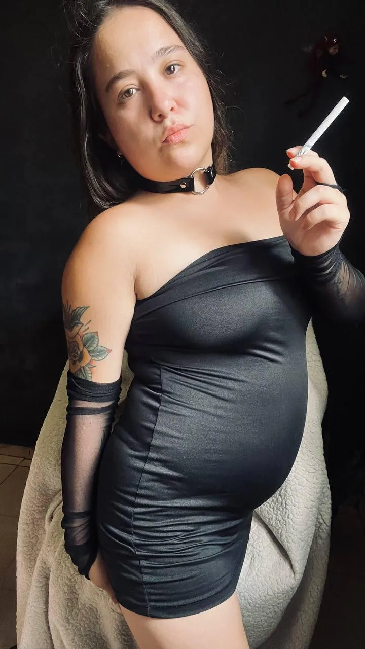 I need a daddy to watch me while I smoke..