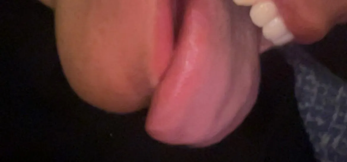 I need a sissy / femboy sitting on my face 😫😫