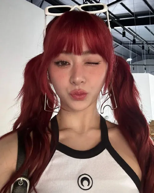 I wanna kiss her cummed lips so bad