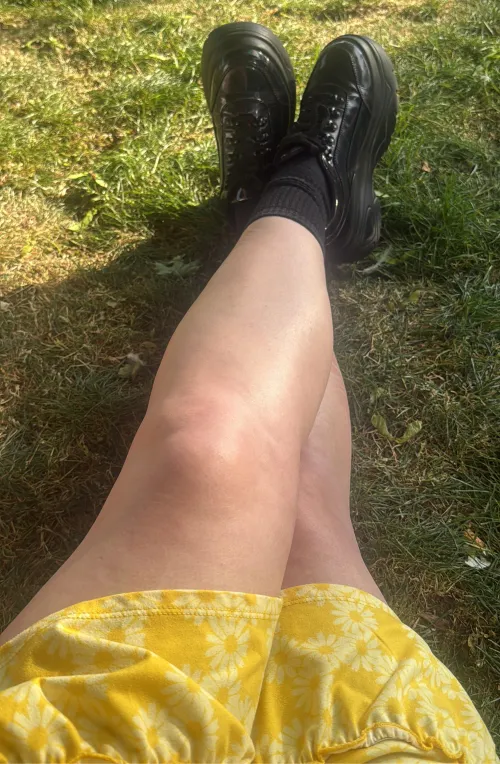 In Glasgow, down by the Clyde, wearing a sundress & my lil’ Lovense egg is vibrating in just the right place and no one around me even knows 🤭 (f)