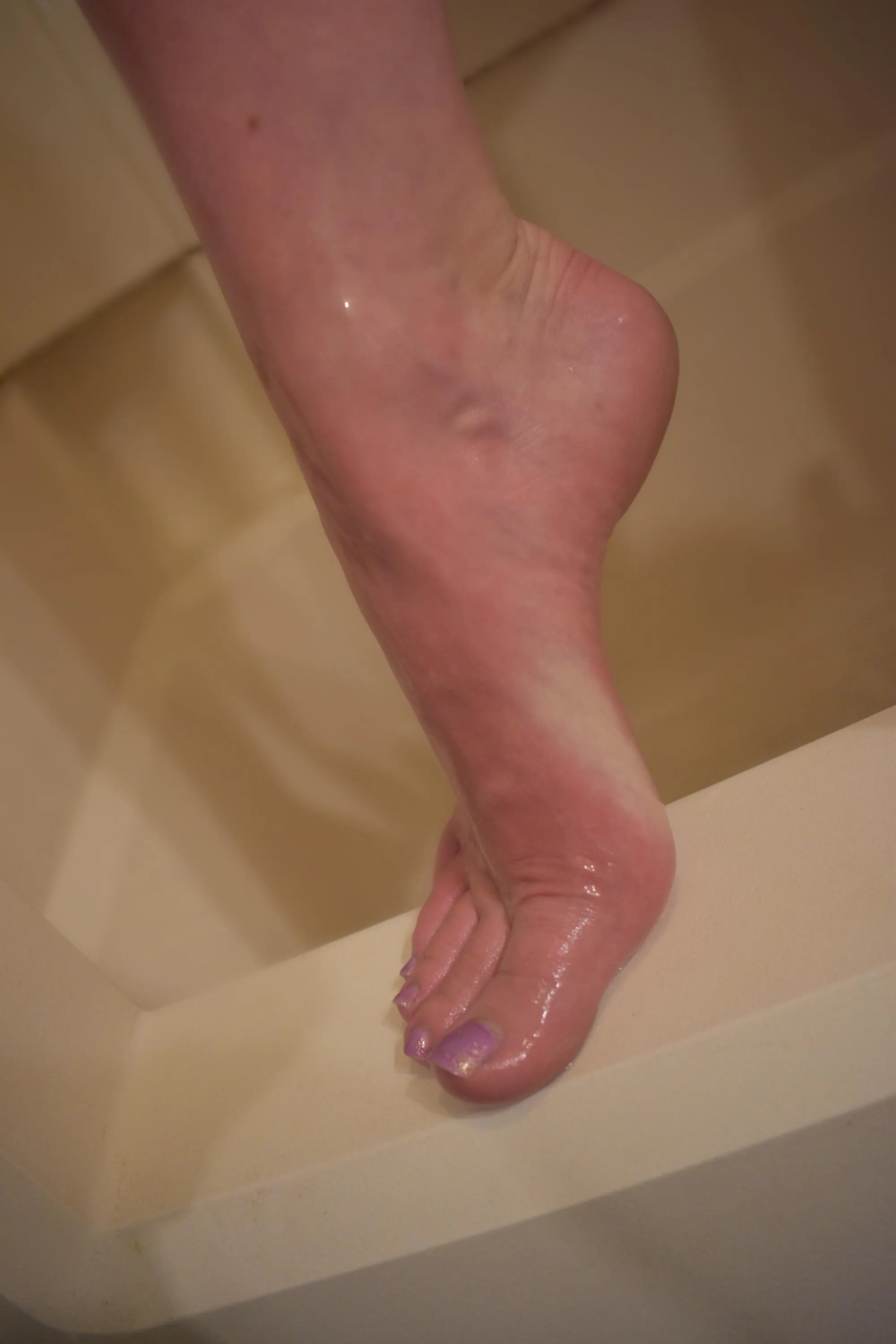 Who is gonna help me wash my feet?