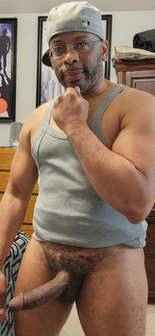 Who loves to suck veiny cock?