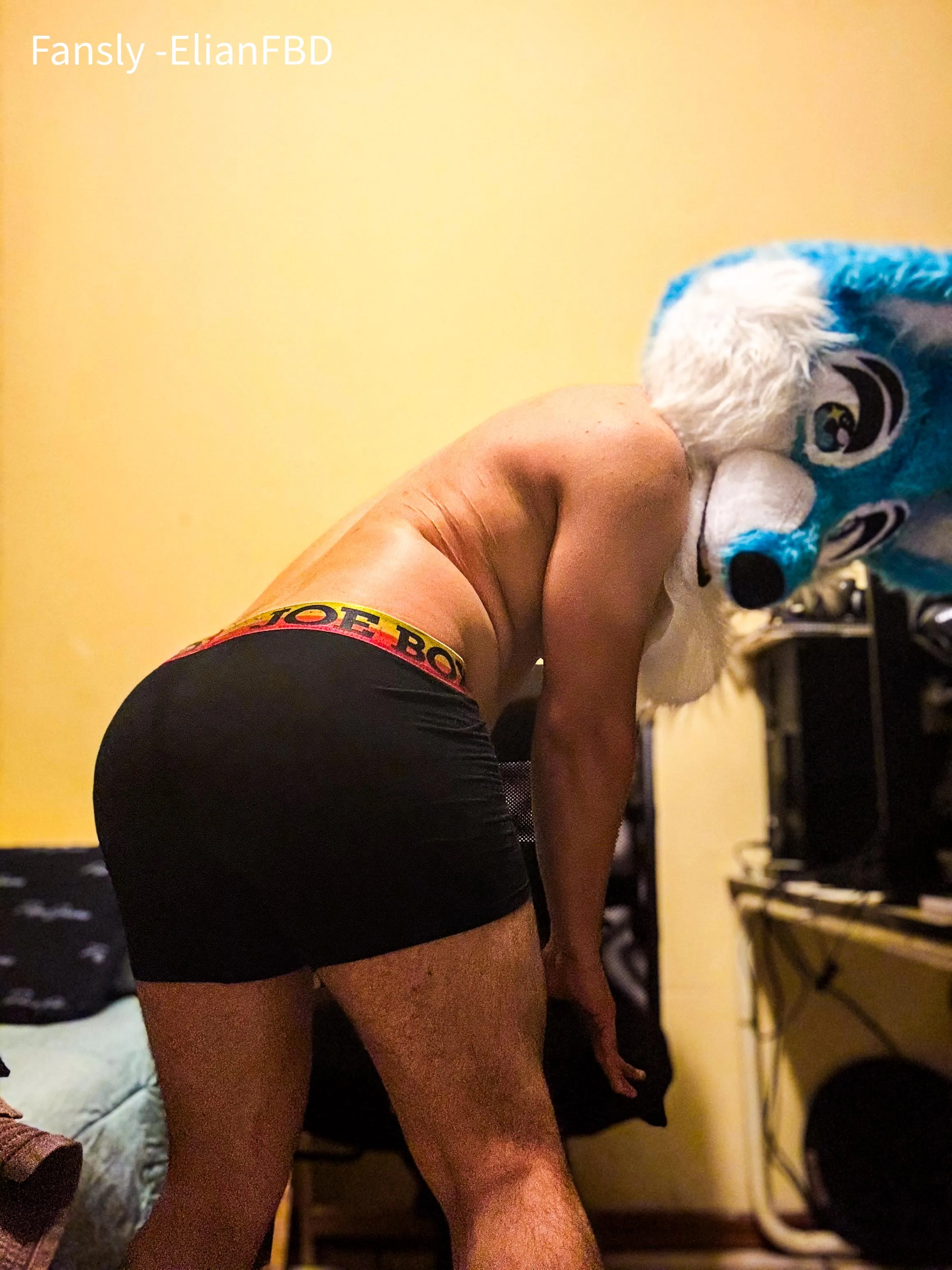 Who’s coming to cool me down? Or should I stay this hot for you? 😈