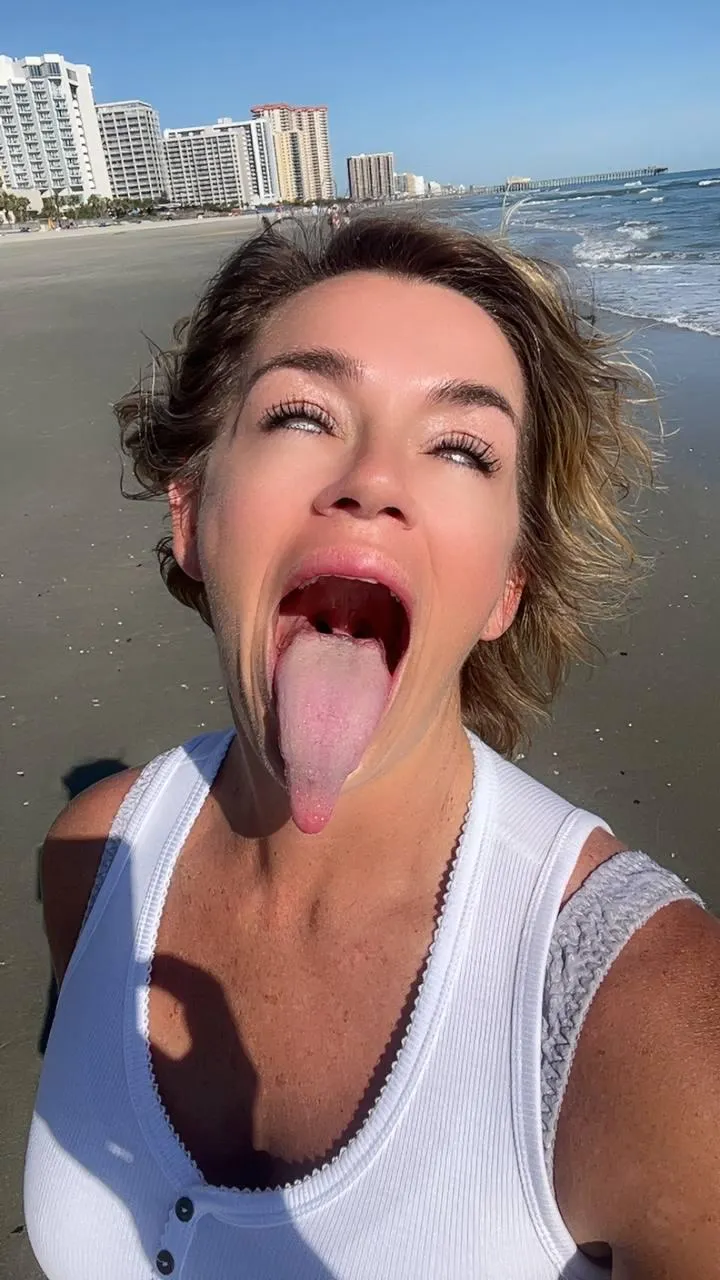 beach day, but who gonna take me to the rocks and fuck me