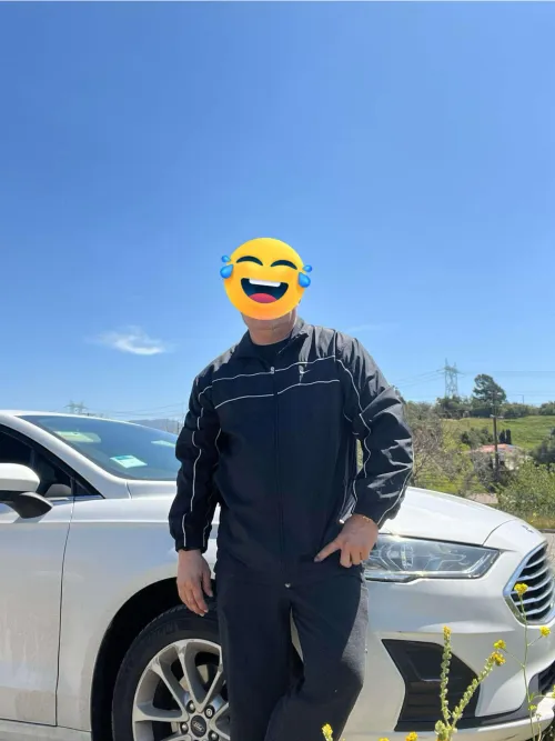 Hombre latino en el valle de San Fernando, o Los Ángeles