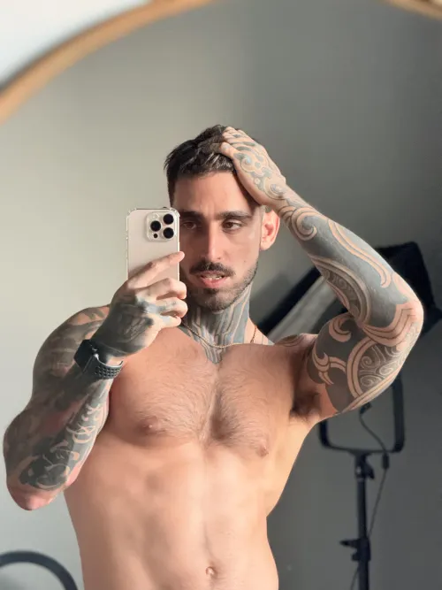 If you are doing a dumbbell arm workout at an advanced level,  doing 3-4 different bicep exercises should be adequate for muscle growth. What do you think? 💪