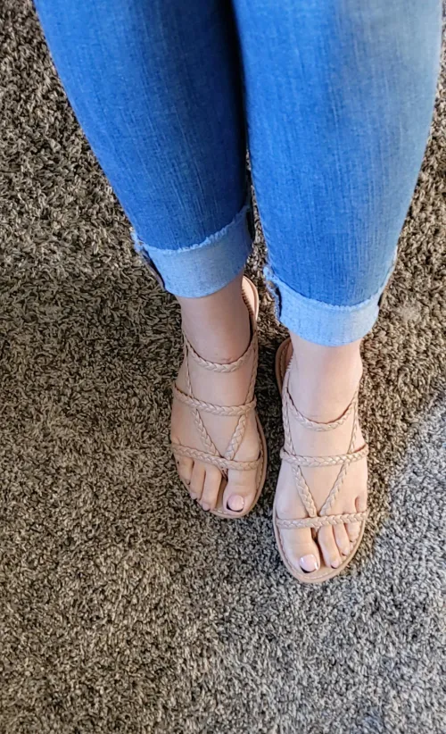 Love how sandals make my feet pop