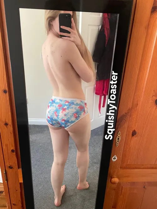 These panties are so soft and silky 😍 they could be yours for £20 plus P&P 😈 [Selling][UK]