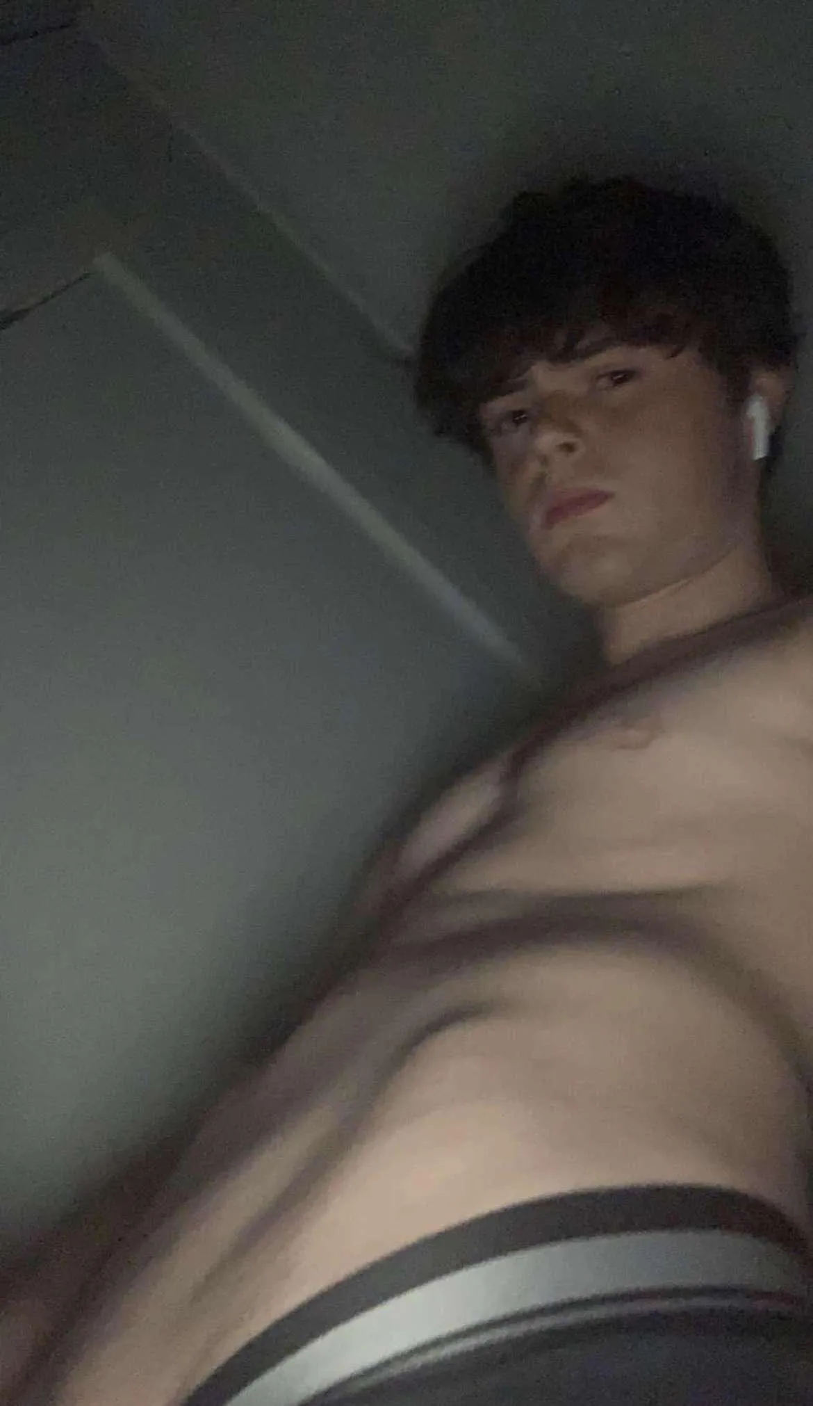 20 straight horny asf for younger bros twinks and femboys divid8362