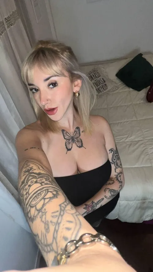 21F, am I hot with my new fit?