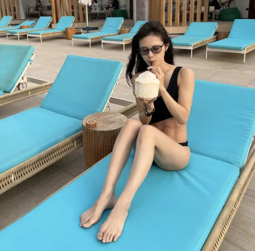 All that glitters is her