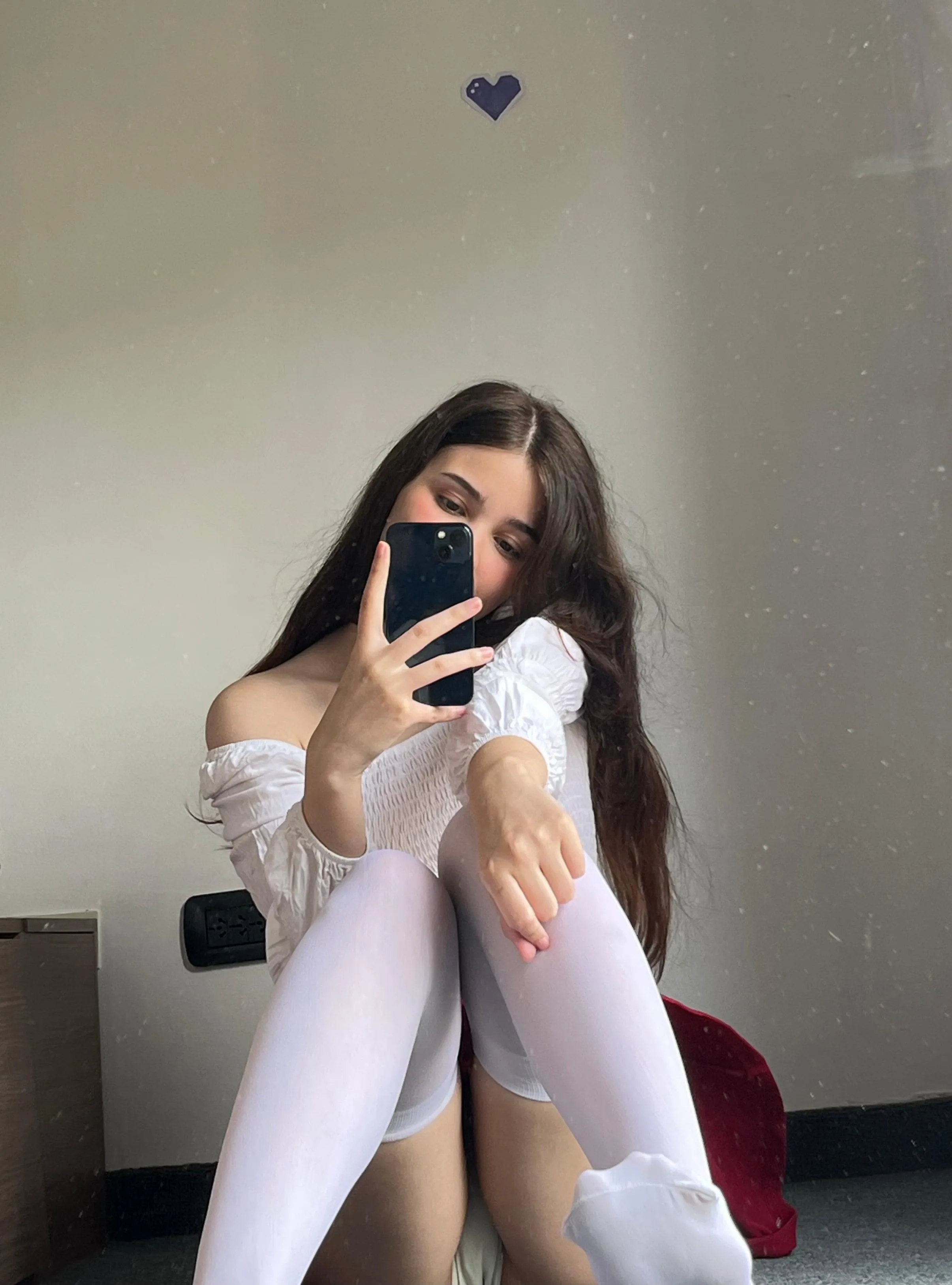 All white is always a classic choice 😽