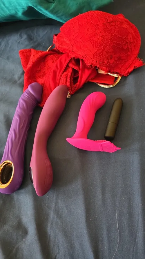 Before You Blow Up My Phone 📱 PLEASE READ... I'm NOT Interested In Young Guy's Who Are Young Enough Too Be My Nephews Age. I Would Rather Go Without The Real Thing... I Don't Care If You Have A Big Cock Or Not. It Isn't A Kink Of Mine... Age Is 30