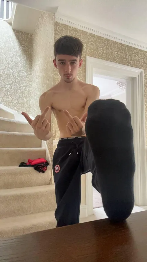 Come sniff British lad's undies. Just today u get a pair of stinky undies free or a pair of socks for free if u buy one of my long vids 😈 be fast boyy!!