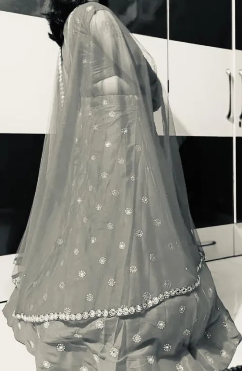 “(Couple)” just entered in this world, let see how hot is wifey