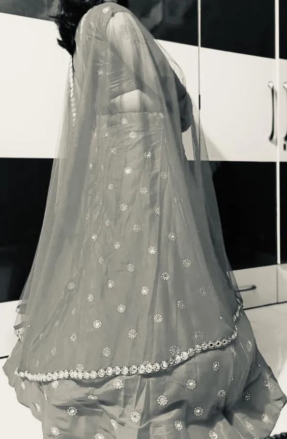 “(Couple)” just entered in this world, let see how hot is wifey