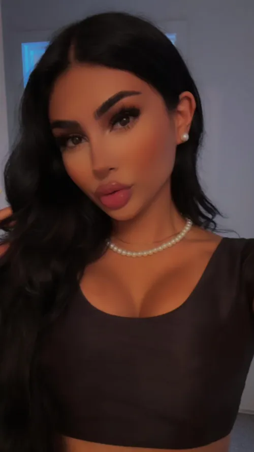 Feeling very pretty in this black