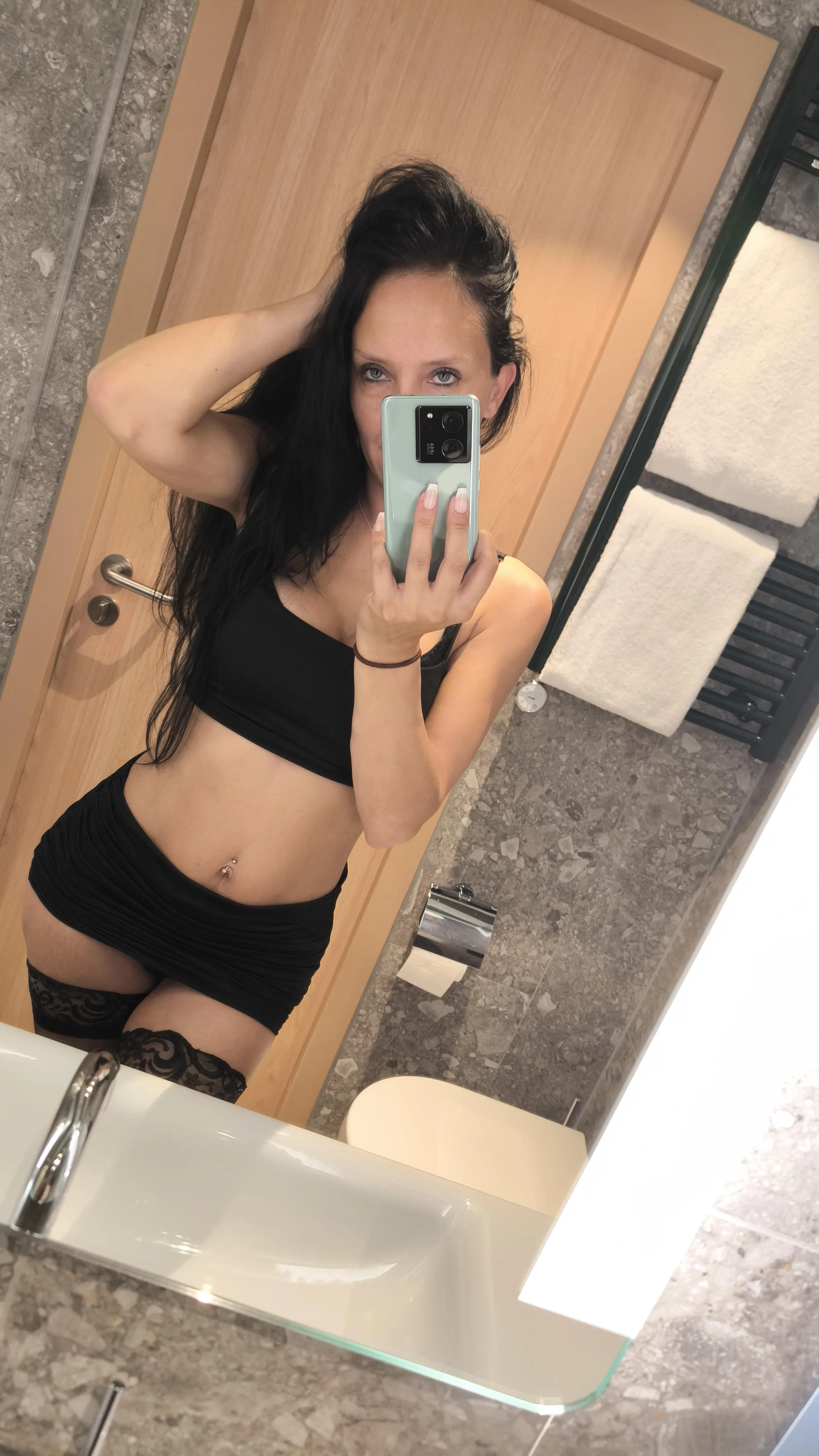 Fickst du mich in diesem Outfit hart und dreckig?😈