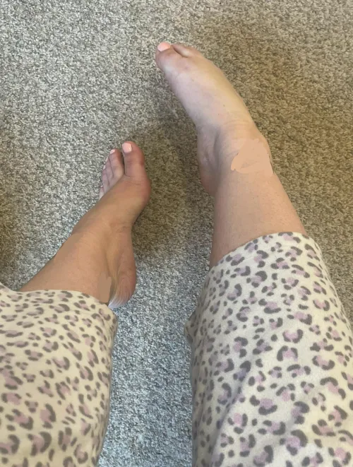 Good morning from my arches & toes 😊☀️