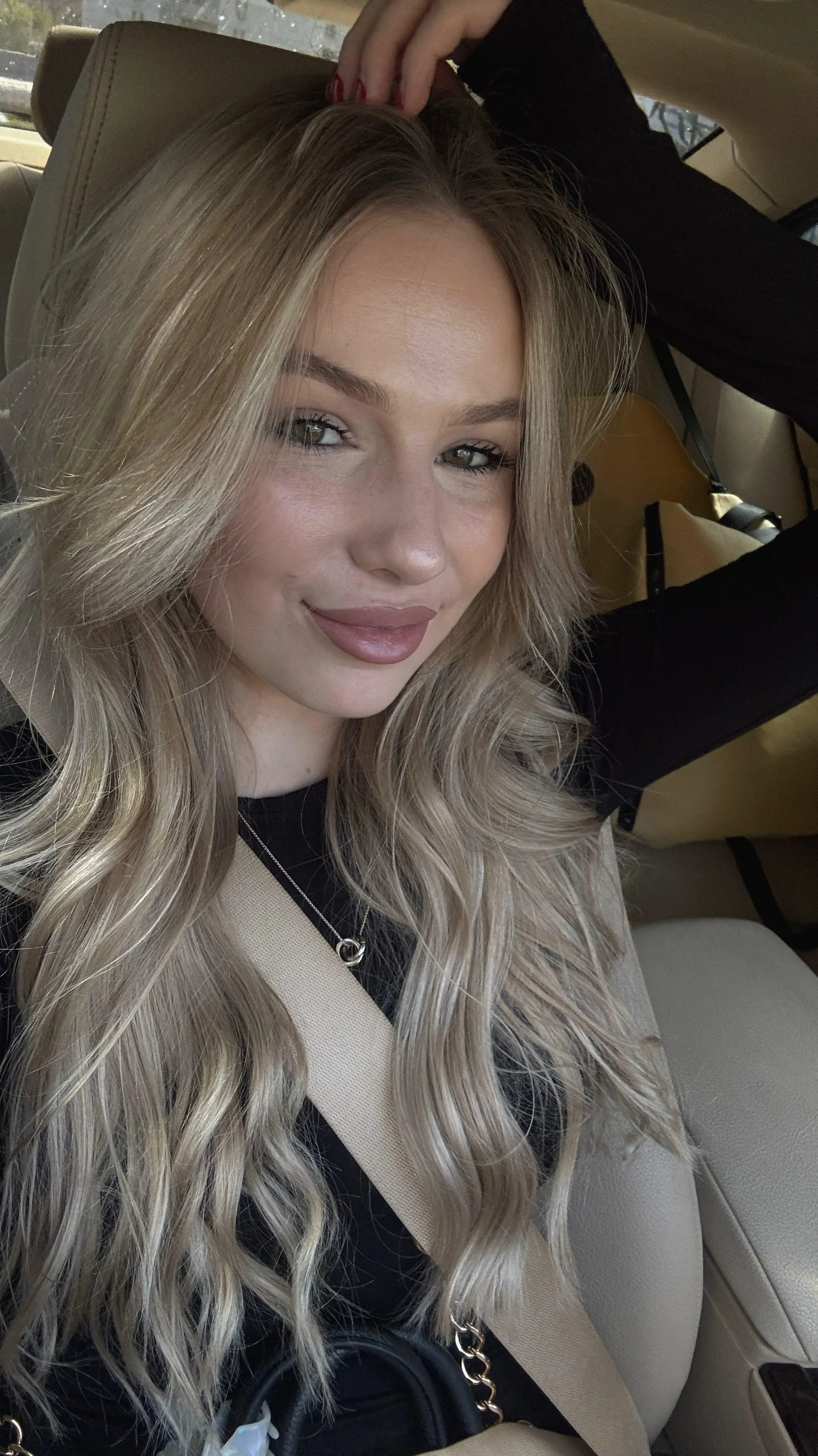 Im a useless blonde lol but at least im pretty