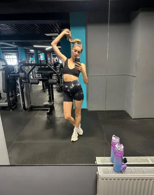 Just a gym photo 🍑😋