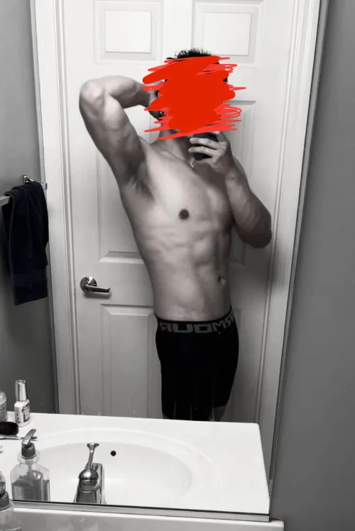 M4M mixed 20y visiting Springfield IL looking for masc white guys near my age. DM me! :)
