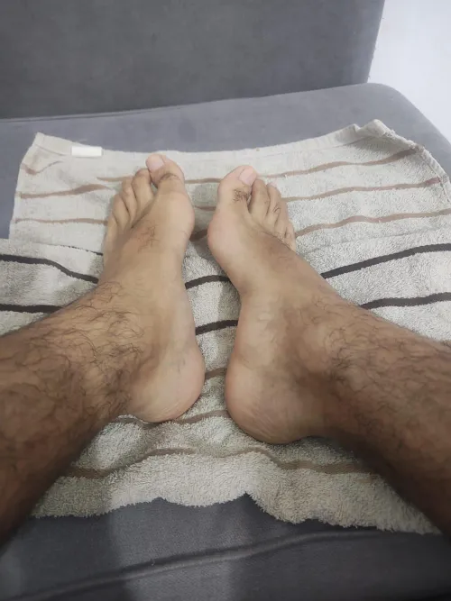 Male feet – first time posting, open to feedback. mateofetish