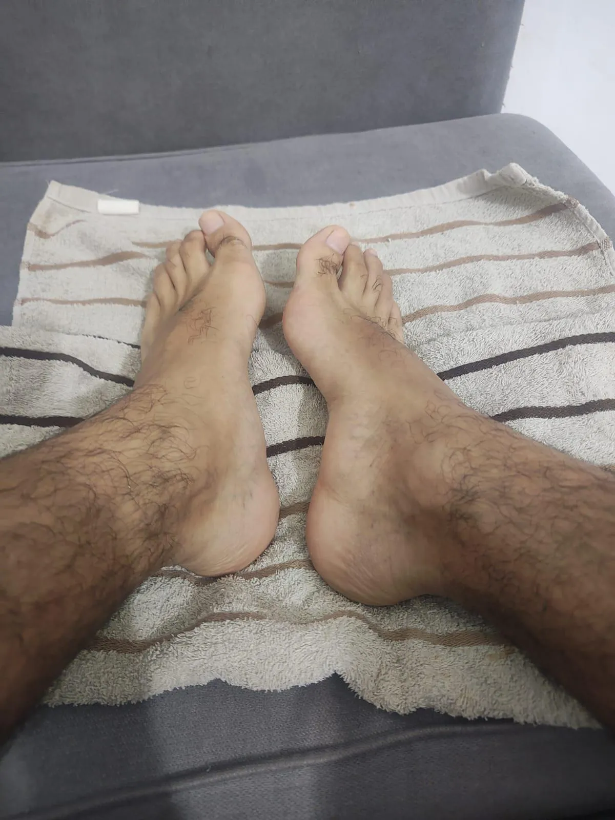 Male feet – first time posting, open to feedback. mateofetish